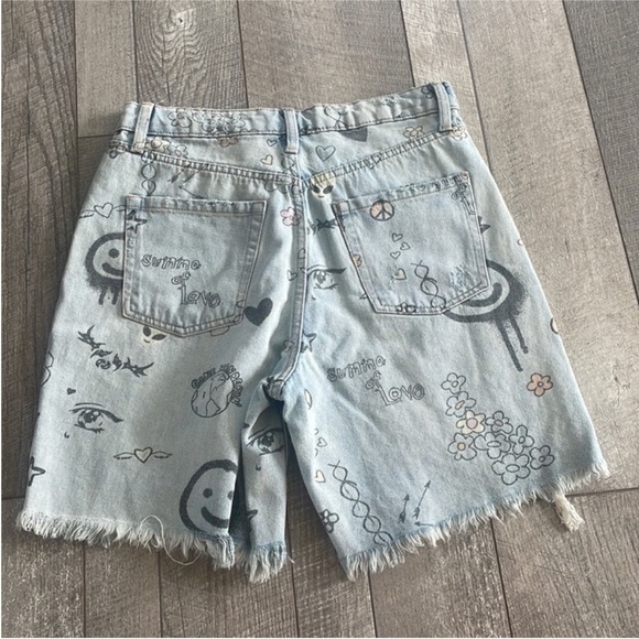 Wild Fable Size 4 High-Rise Bermuda Denim Distressed Shorts. - Picture 4 of 9